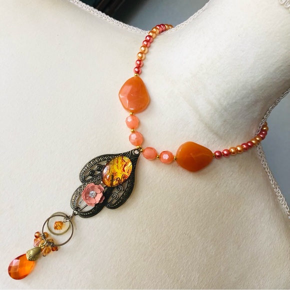 Handcrafted repurpose cabochon filigree pendant Czech glass Pearl necklace - Picture 1 of 9